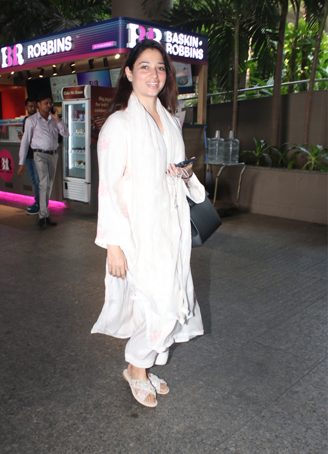 Tamannaah Bhatia Spotted At Mumbai Airport Arrival Photos - Sakshi