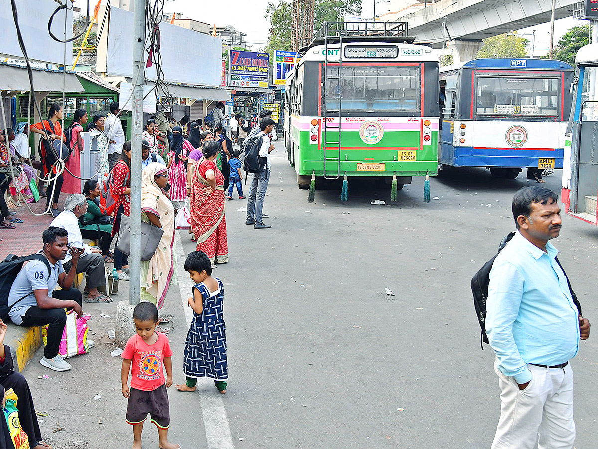No bus stand in hyderabad - Sakshi