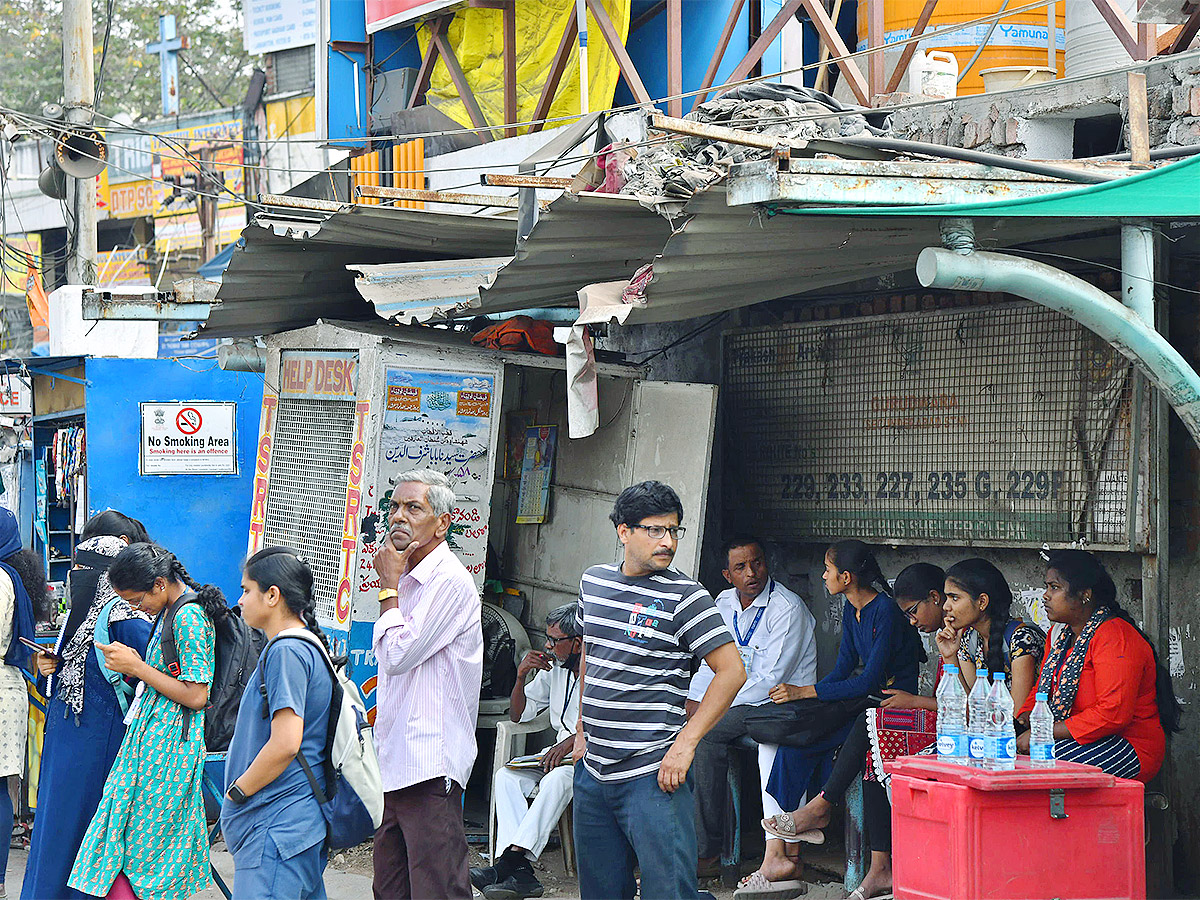 No bus stand in hyderabad - Sakshi