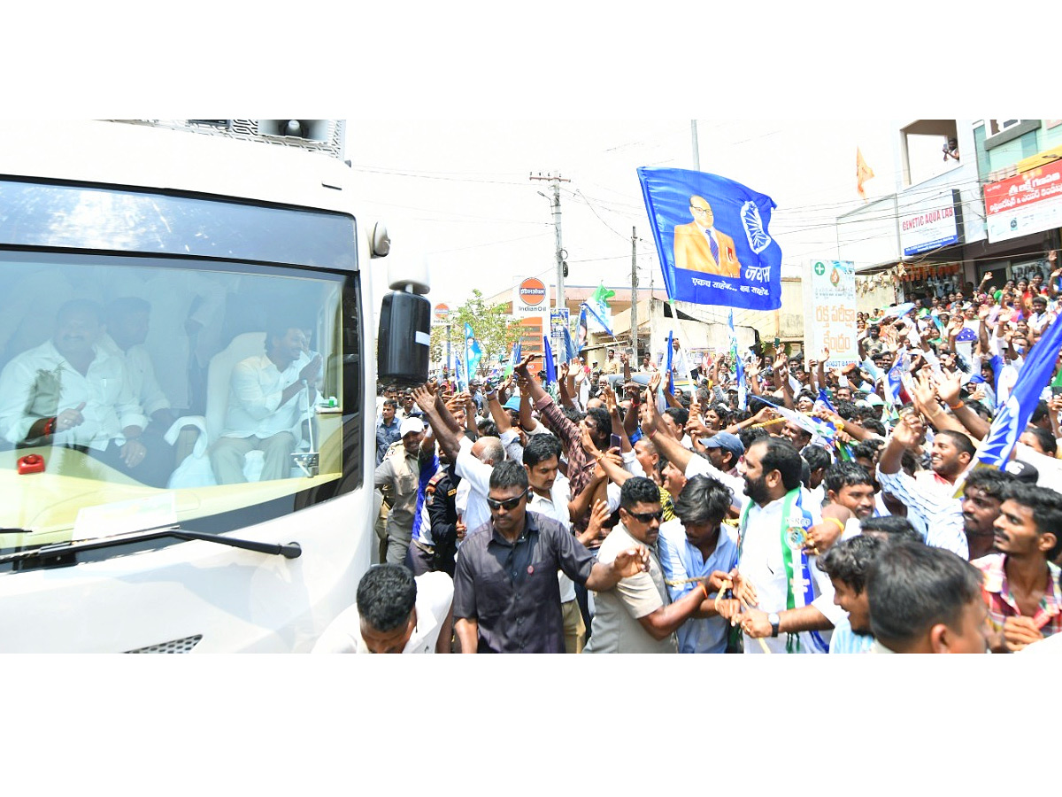 CM YS Jagan Bus Yatra Memantha Siddham At Ganapavaram Photos - Sakshi