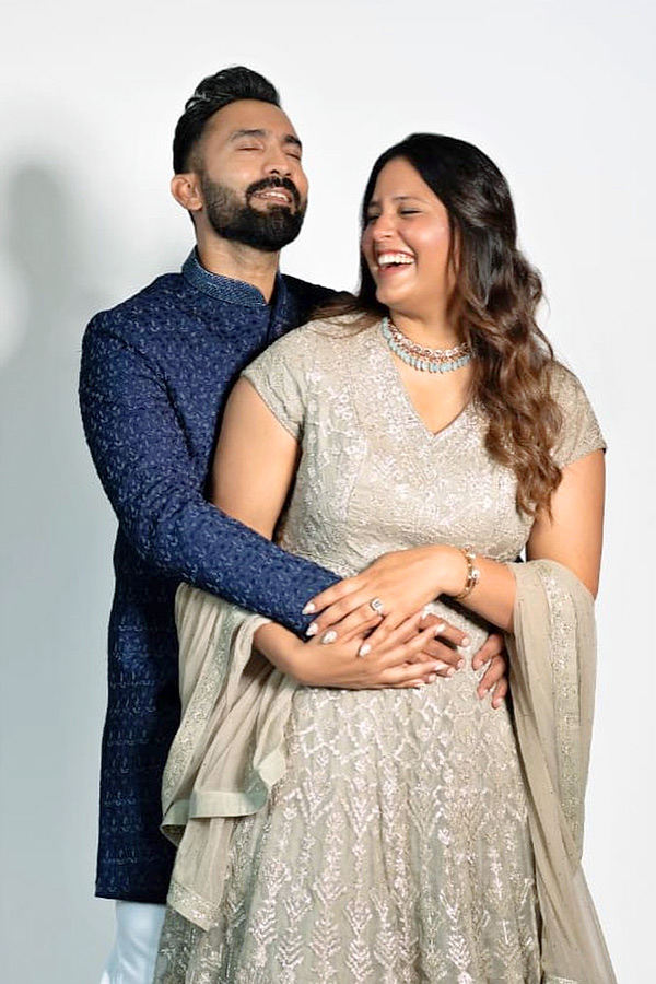 IPL 2024 RCB Dinesh Karthik With Wife Indian Player Dipika Pallikal Pics - Sakshi