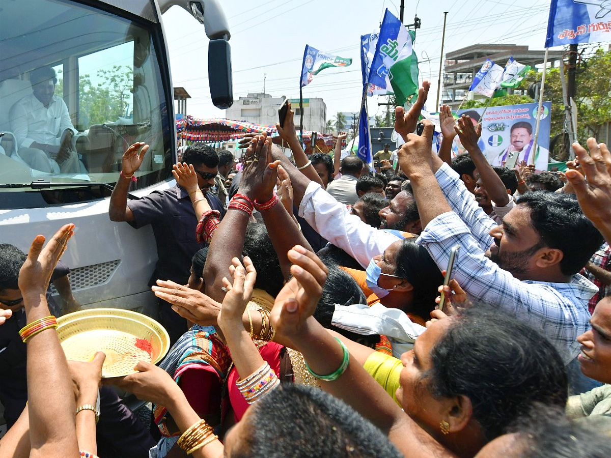 CM YS Jagan Memantha Siddham Bus Yatra At Ravulapalem Konaseema District Photos - Sakshi
