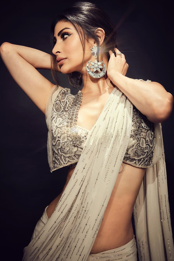 Mouni Roy Killing Look In Modern White Saree - Sakshi