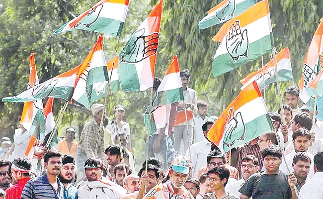 Pinarayi Vijayan comments on congress party - Sakshi
