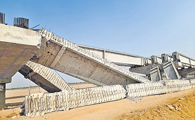 A bridge collapsed due to the effect of strong winds - Sakshi