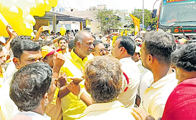 Attempt of TDP leaders to attack CI - Sakshi