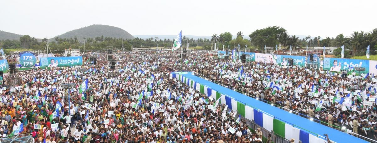 YS Jagan At Anakapalle Memantha Siddham Meeting Photos - Sakshi3