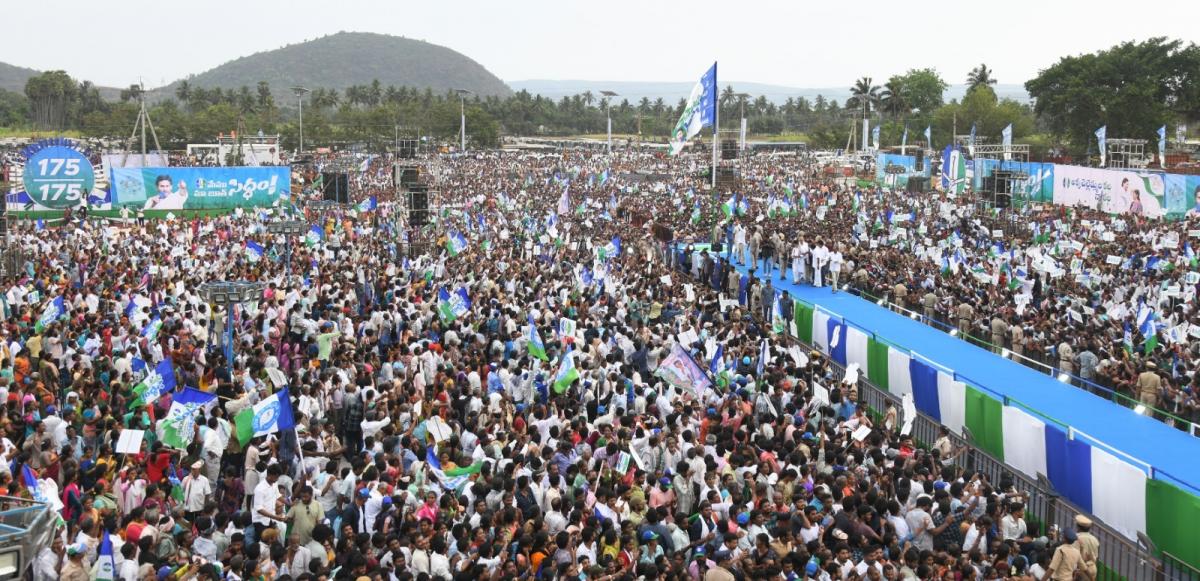 YS Jagan At Anakapalle Memantha Siddham Meeting Photos - Sakshi19