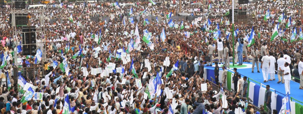 YS Jagan At Anakapalle Memantha Siddham Meeting Photos - Sakshi20