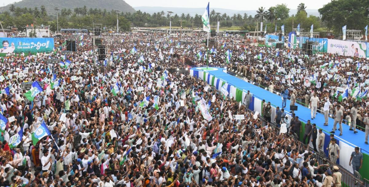 YS Jagan At Anakapalle Memantha Siddham Meeting Photos - Sakshi21