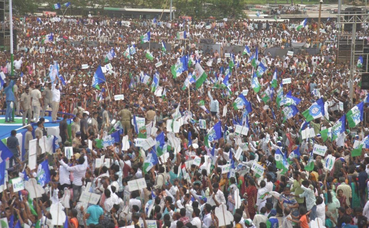 YS Jagan At Anakapalle Memantha Siddham Meeting Photos - Sakshi24