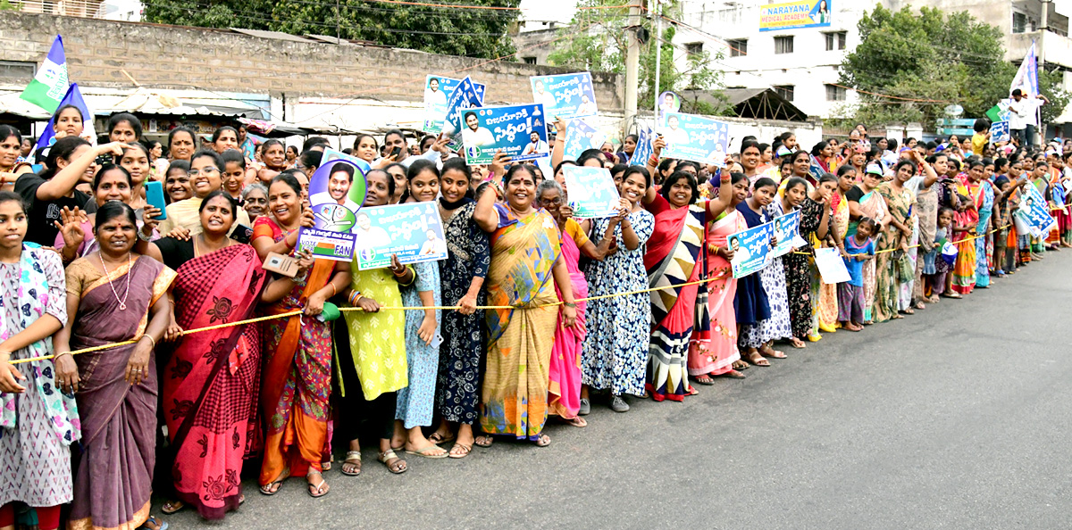  CM Jagan Memantha Siddham Bus Yatra at Visakhapatnam Photos - Sakshi6