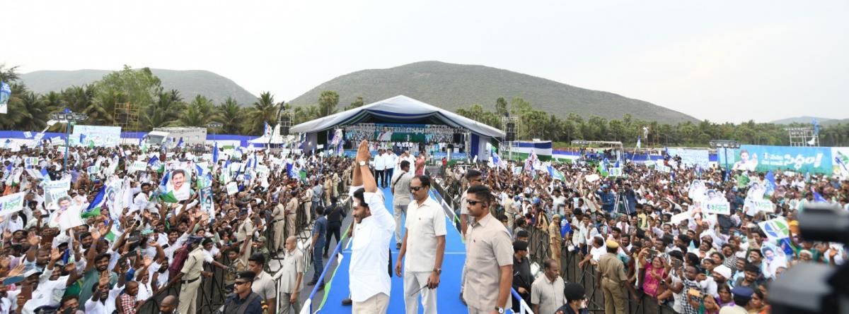 YS Jagan At Anakapalle Memantha Siddham Meeting Photos - Sakshi30