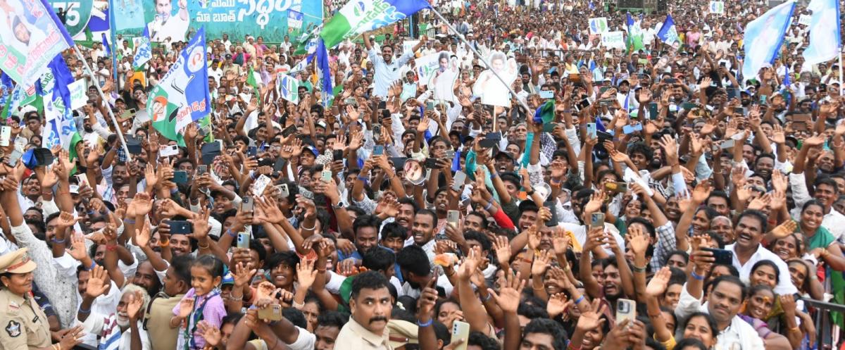 YS Jagan At Anakapalle Memantha Siddham Meeting Photos - Sakshi36