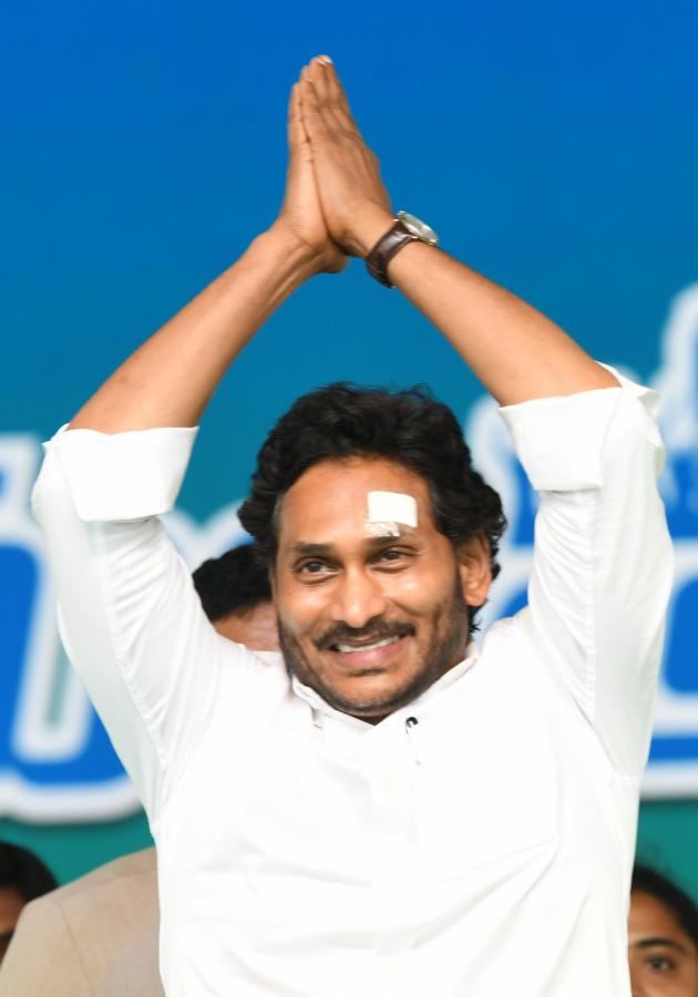 YS Jagan At Anakapalle Memantha Siddham Meeting Photos - Sakshi37