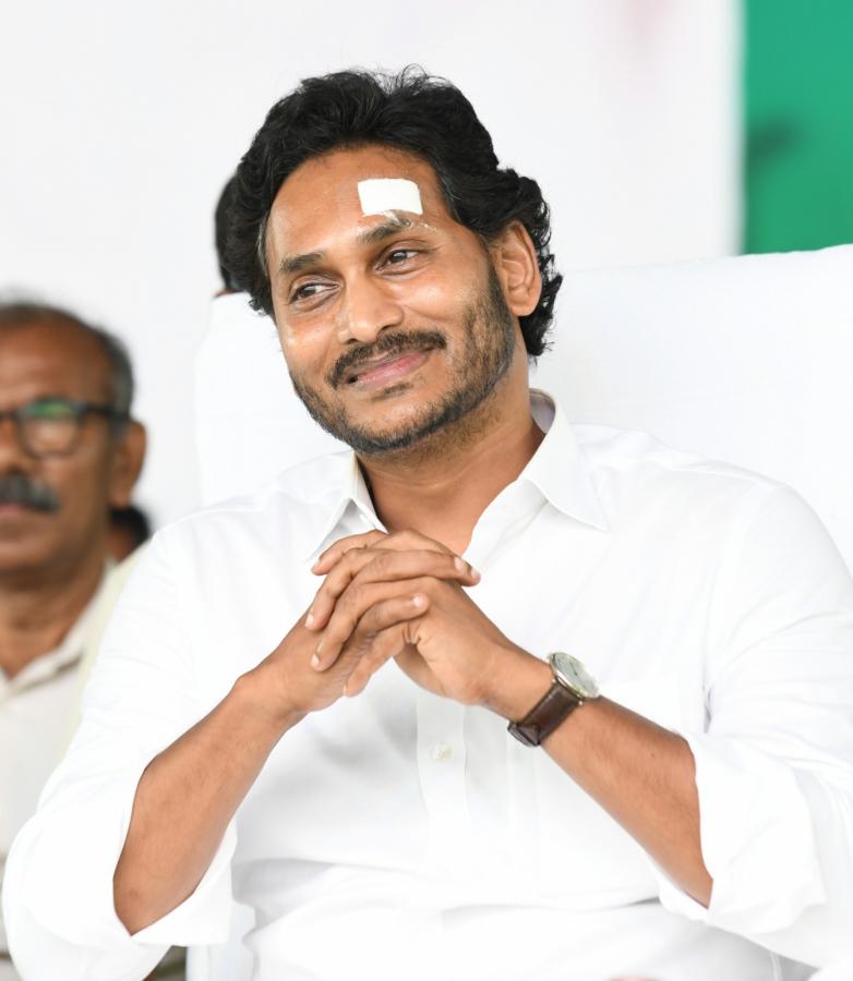 YS Jagan At Anakapalle Memantha Siddham Meeting Photos - Sakshi39