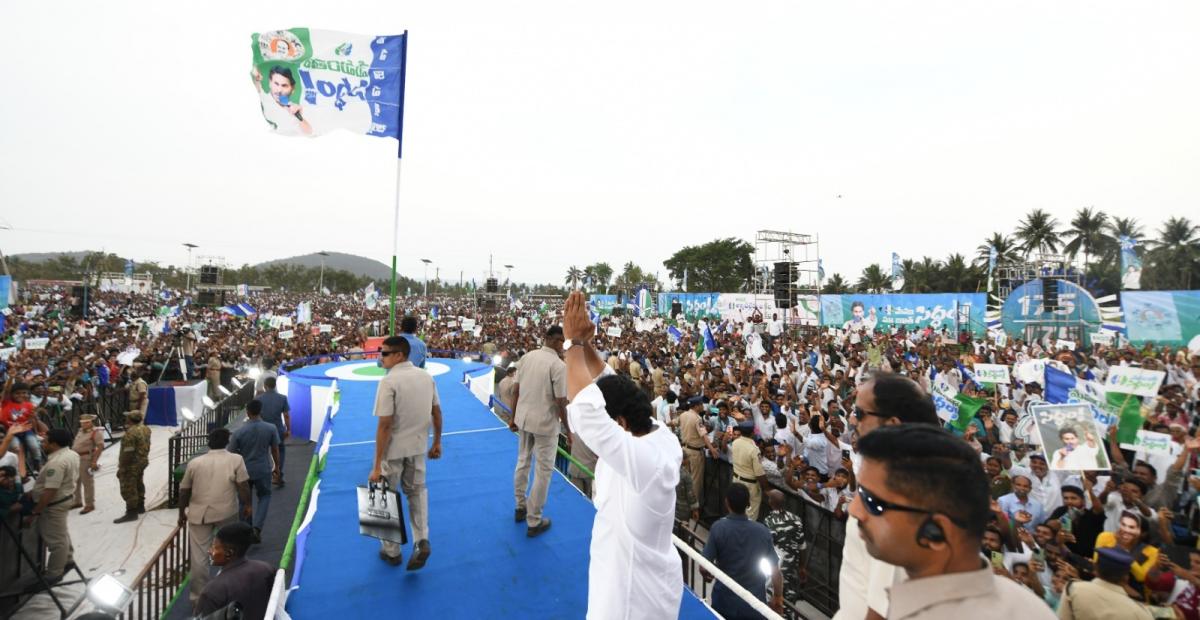 YS Jagan At Anakapalle Memantha Siddham Meeting Photos - Sakshi12