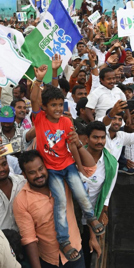 YS Jagan At Anakapalle Memantha Siddham Meeting Photos - Sakshi7