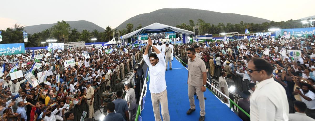 YS Jagan At Anakapalle Memantha Siddham Meeting Photos - Sakshi4