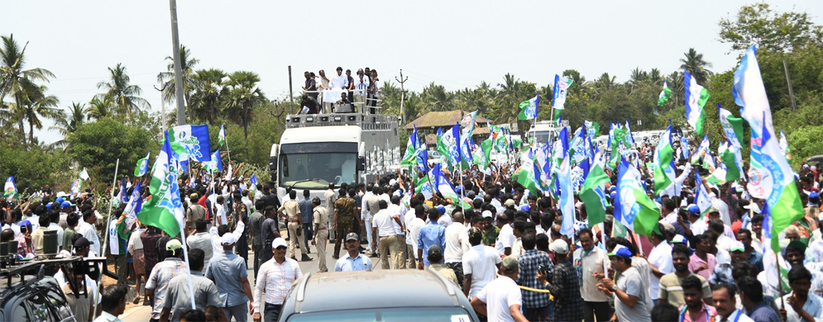 AP CM YS Jagan Memantha Siddham Day 19 Photos - Sakshi12