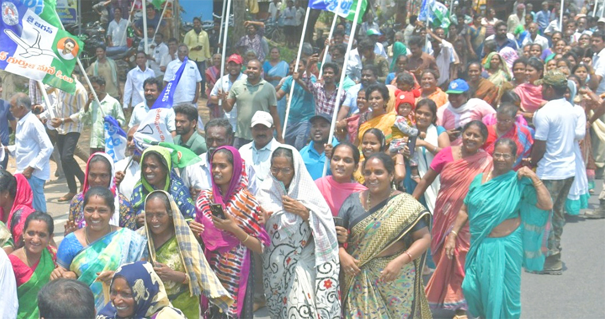 AP CM YS Jagan Memantha Siddham Day 19 Photos - Sakshi14