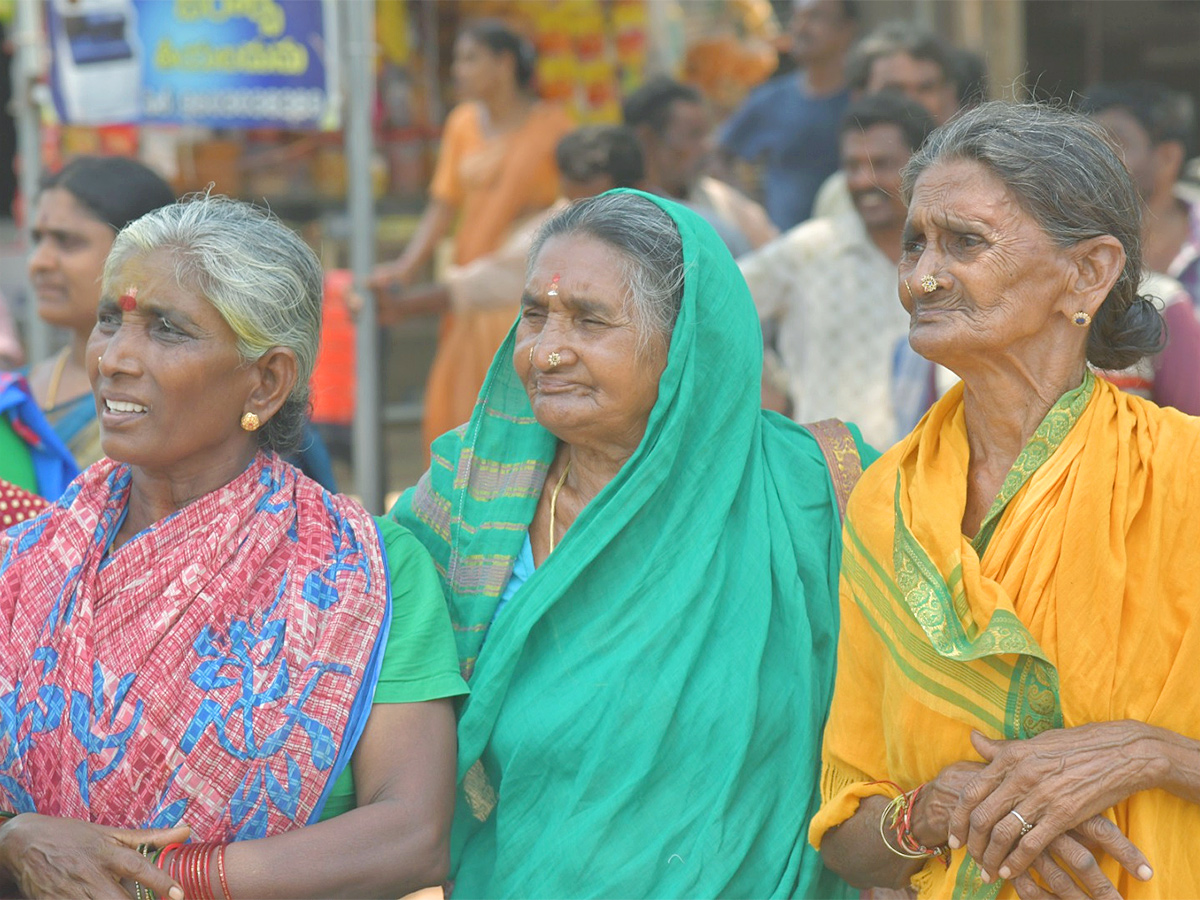 AP CM YS Jagan Memantha Siddham Day 19 Photos - Sakshi15