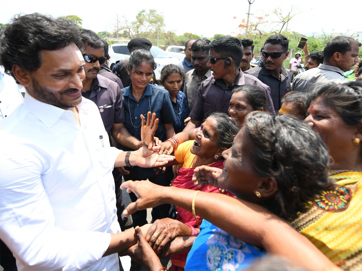 AP CM YS Jagan Memantha Siddham Day 19 Photos - Sakshi2