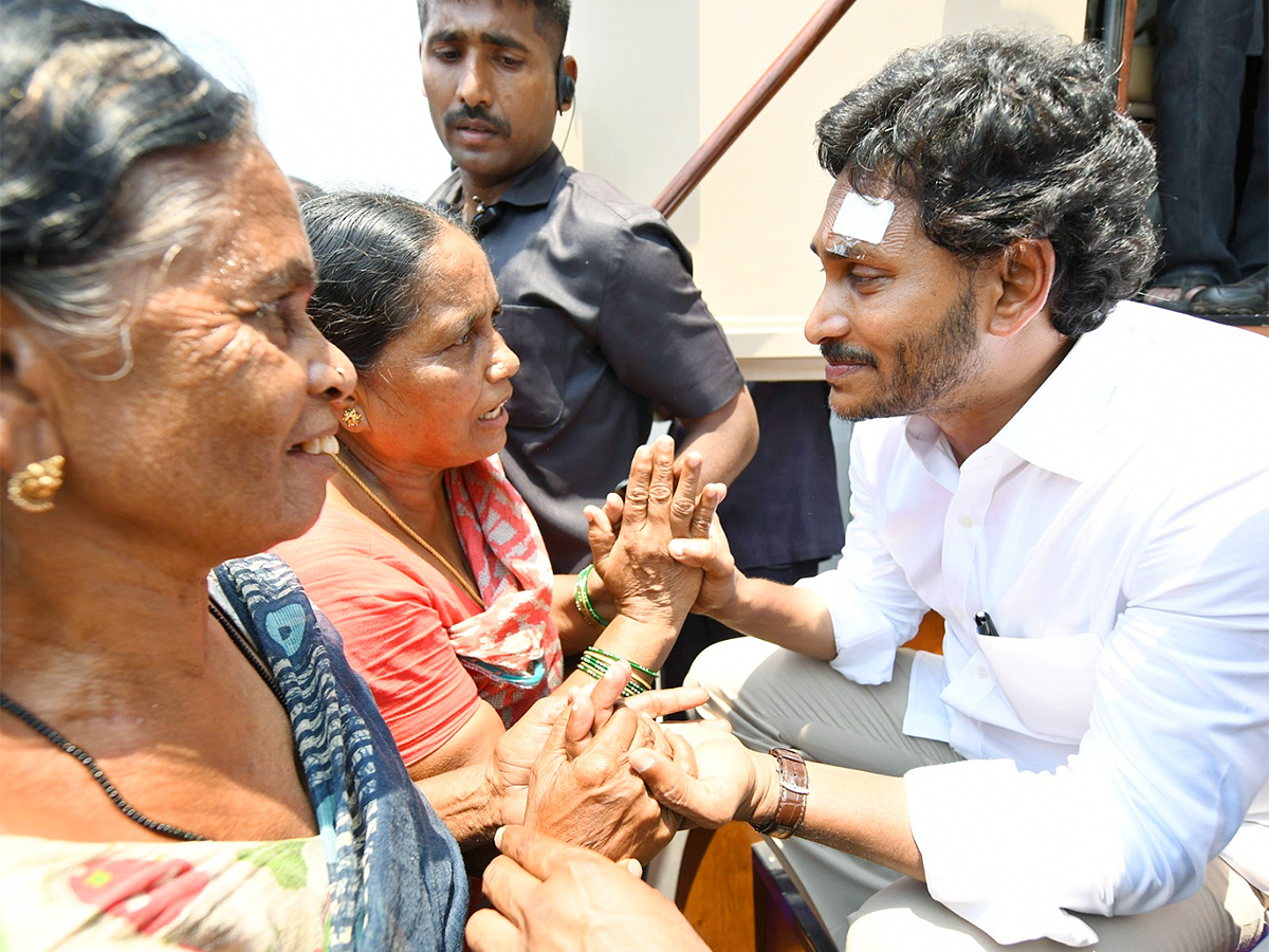 AP CM YS Jagan Memantha Siddham Day 19 Photos - Sakshi9