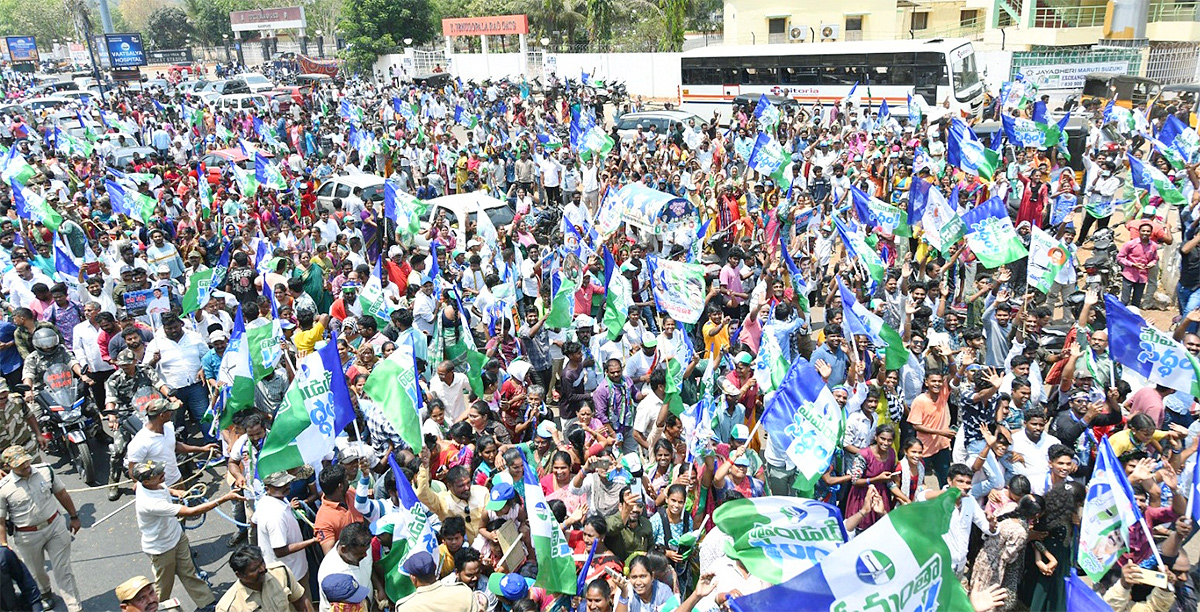 AP CM YS Jagan Memantha Siddham at Visakhapatnam - Sakshi15