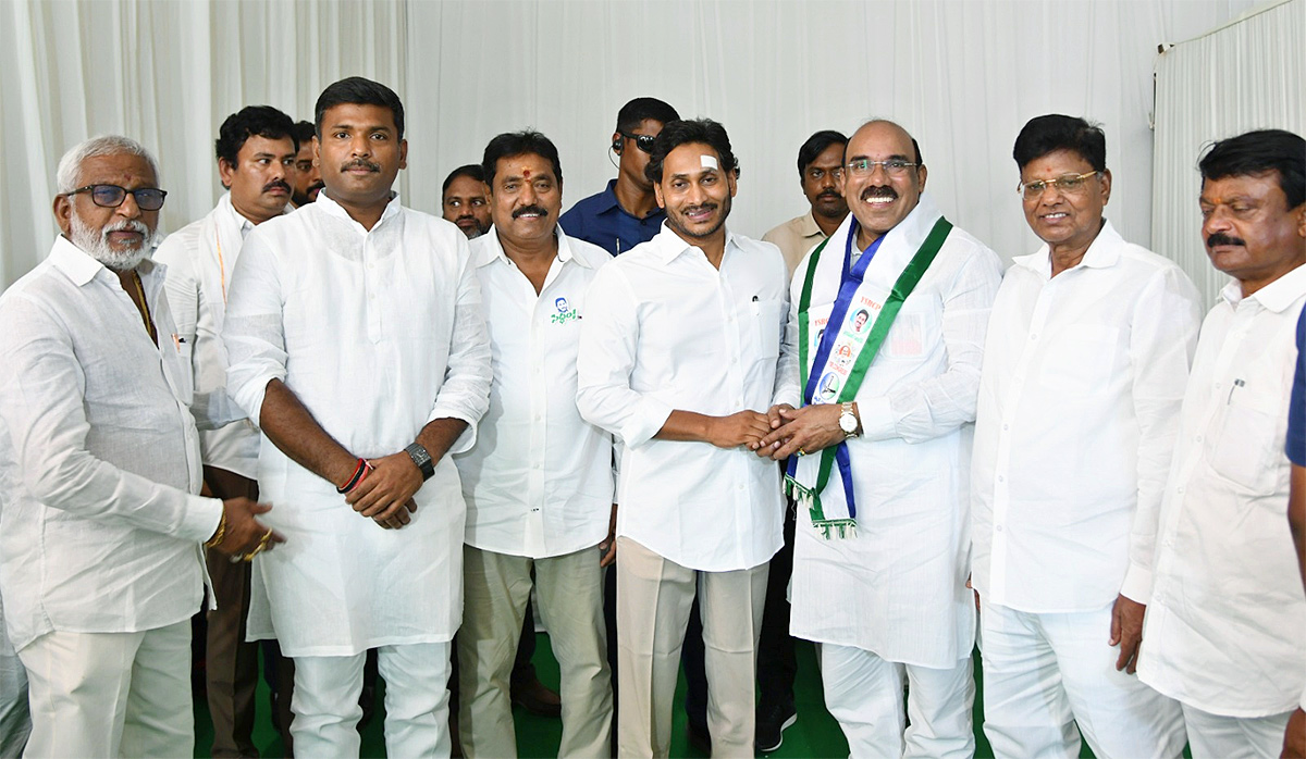 AP CM YS Jagan Memantha Siddham at Visakhapatnam - Sakshi23