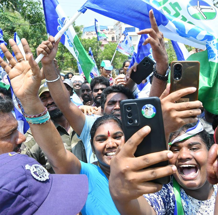 AP CM YS Jagan Memantha Siddham at Visakhapatnam - Sakshi5