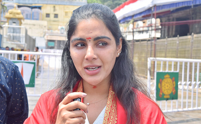 Actress Samyuktha Menon Visit Tirumala Tirupati Temple Photos - Sakshi10