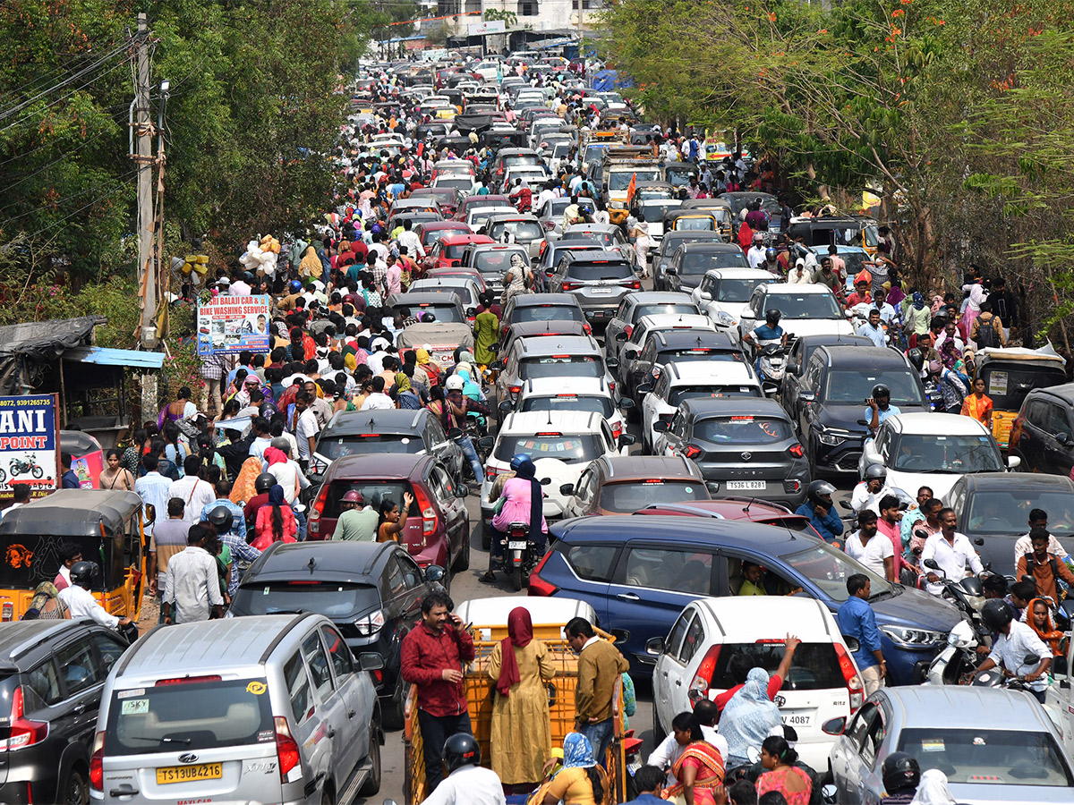 Devotees Rush To Chilkur Balaji Temple For Garuda Prasadam - Sakshi16