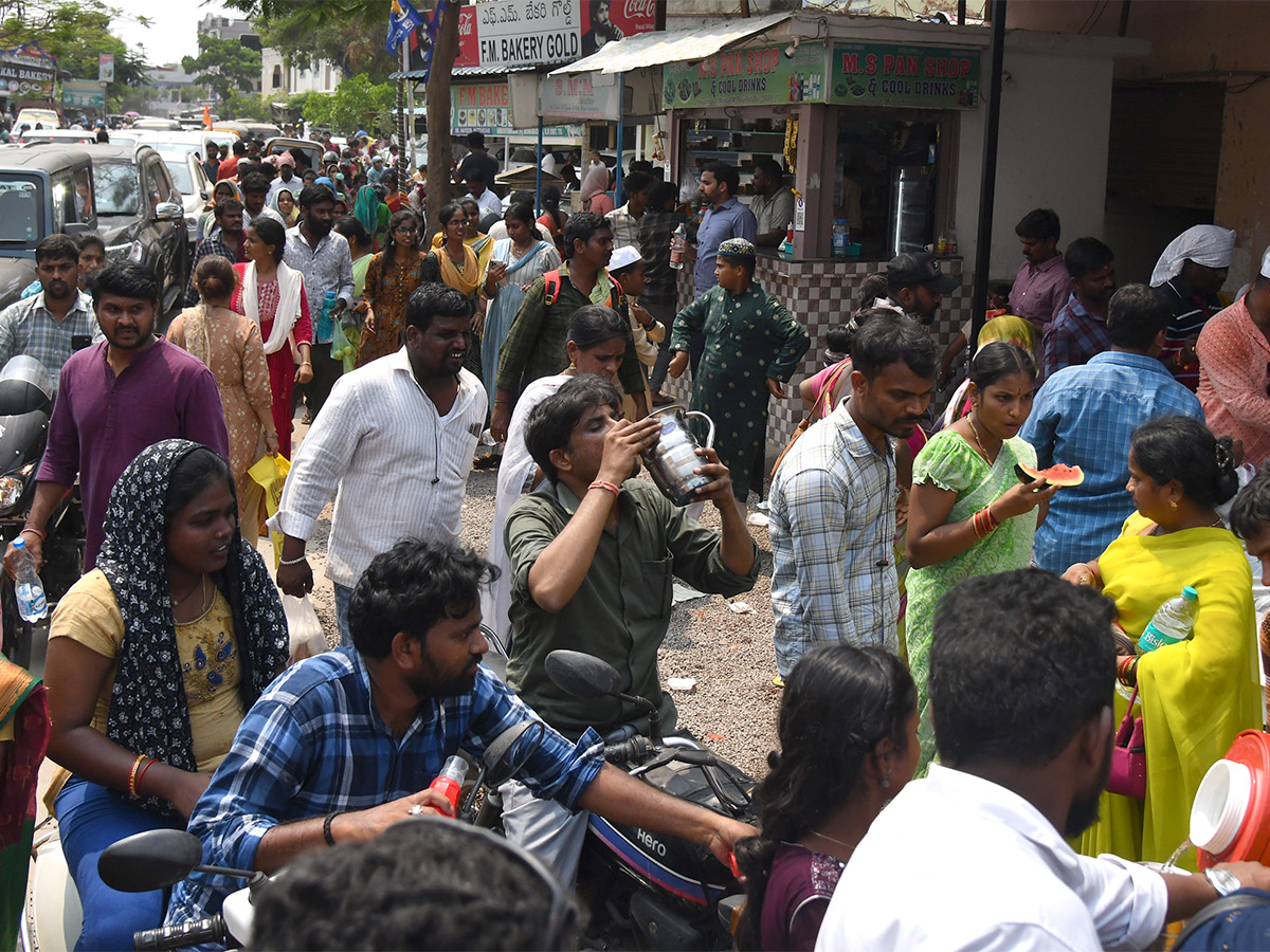 Devotees Rush To Chilkur Balaji Temple For Garuda Prasadam - Sakshi18