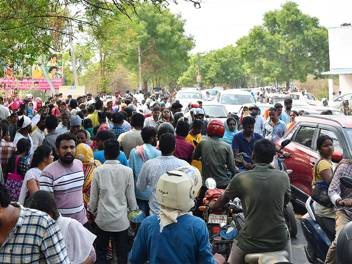 Devotees Rush To Chilkur Balaji Temple For Garuda Prasadam - Sakshi22