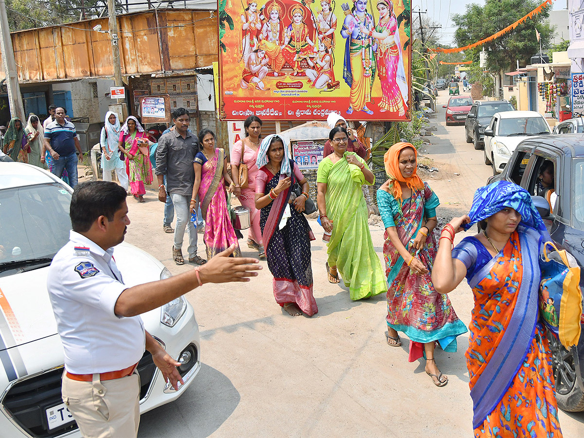 Devotees Rush To Chilkur Balaji Temple For Garuda Prasadam - Sakshi28