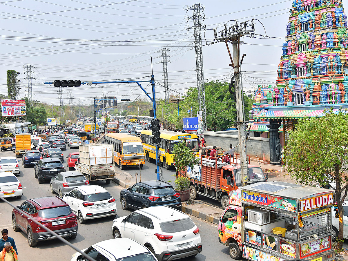 Devotees Rush To Chilkur Balaji Temple For Garuda Prasadam - Sakshi37