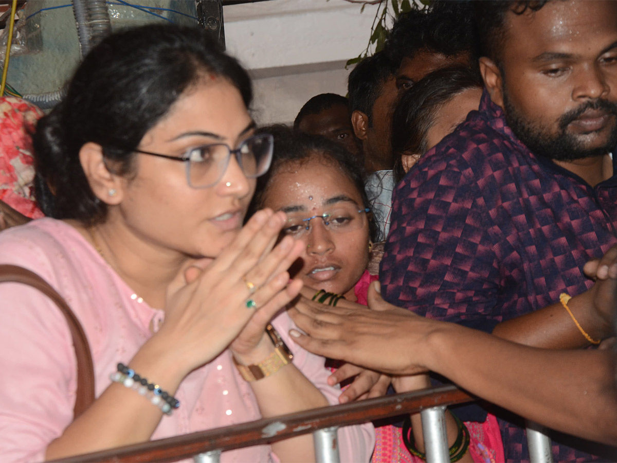 Devotees Rush To Chilkur Balaji Temple For Garuda Prasadam - Sakshi38