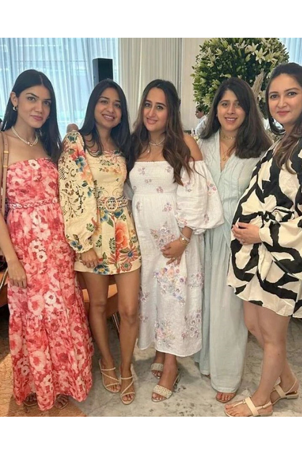 Natasha Dalal Baby Shower With Varun Dhawan Photos - Sakshi7