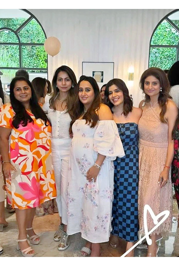 Natasha Dalal Baby Shower With Varun Dhawan Photos - Sakshi10