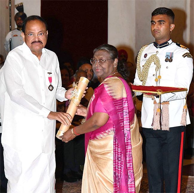 Padma Awards 2024 Ceremony at Rashtrapati Bhavan Photos - Sakshi2