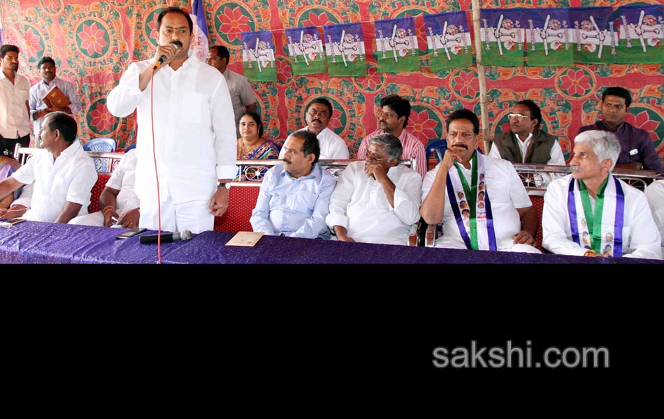YS Jagan rythu Deeksha posters released in tanuku - Sakshi