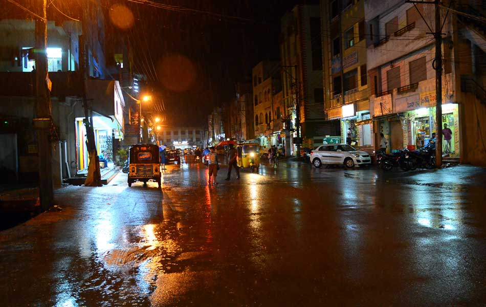Everage rains in guntur district - Sakshi