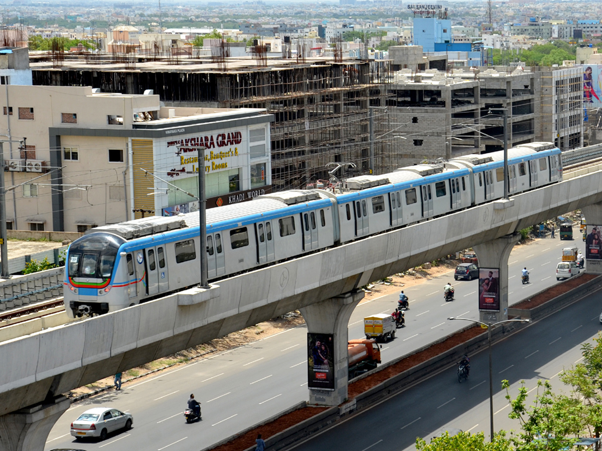 KTR inspects Hyderabad Metro Rail trail run from Ameerpet to LB Nagar Photo Gallery - Sakshi