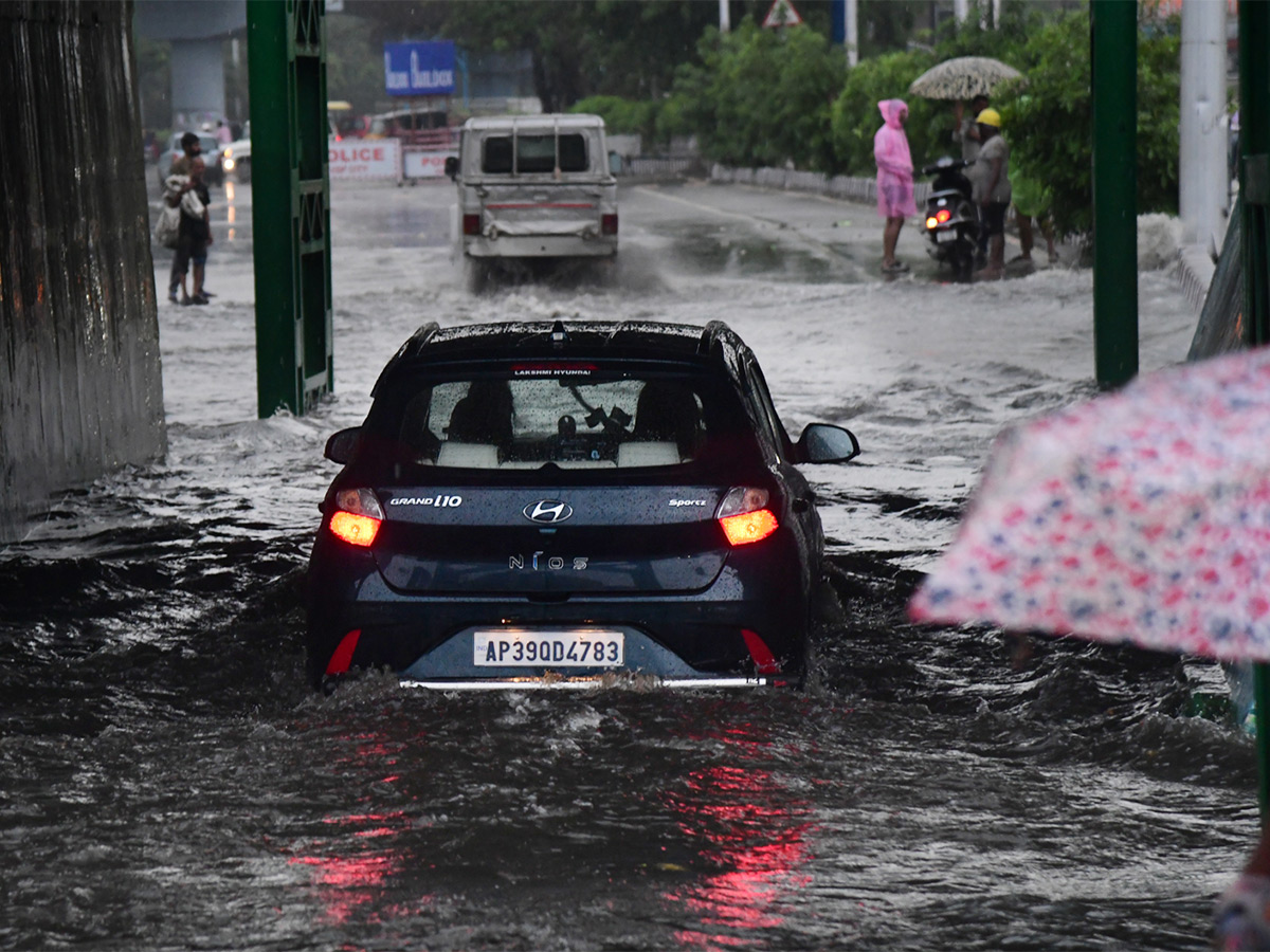 Heavy rains in Visakhapatnam Photos - Sakshi