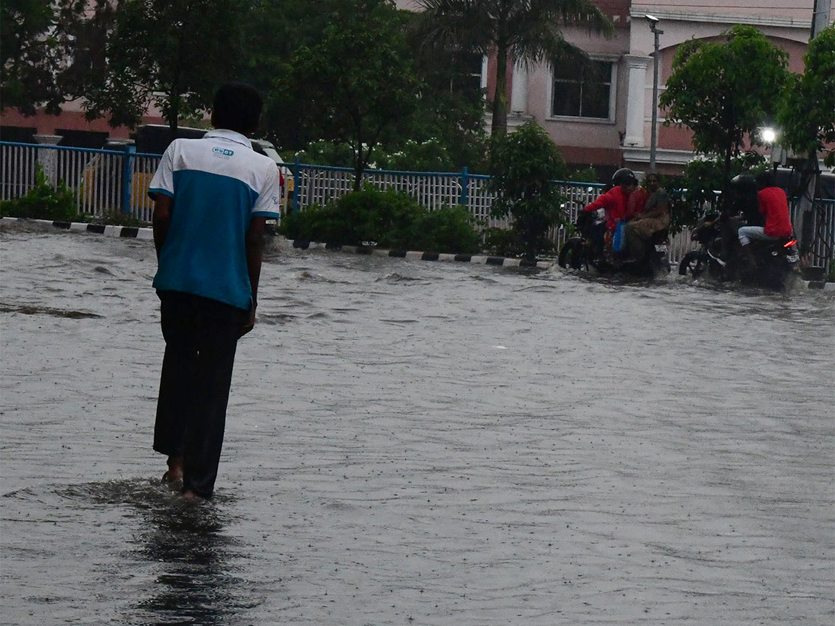 Heavy rains in Visakhapatnam Photos - Sakshi