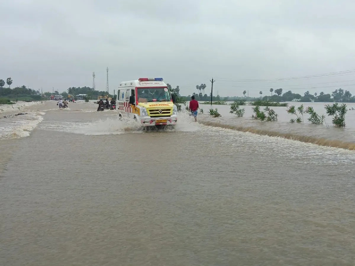 Heavy rains predicted in Tamil Nadu Pics - Sakshi