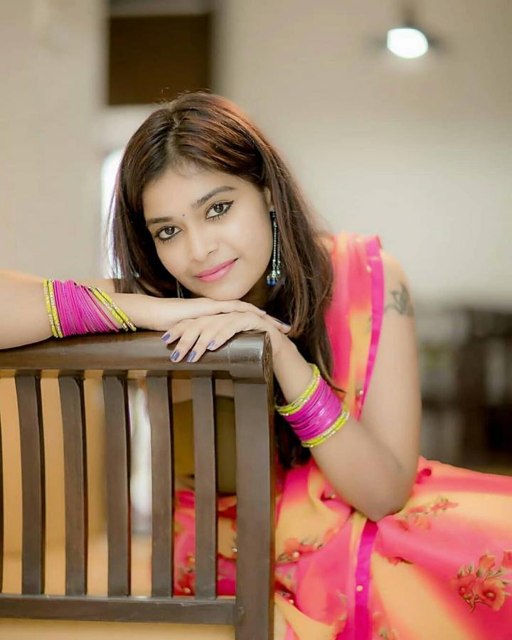 Dharsha Gupta Adorable Saree Glamour Photos - Sakshi