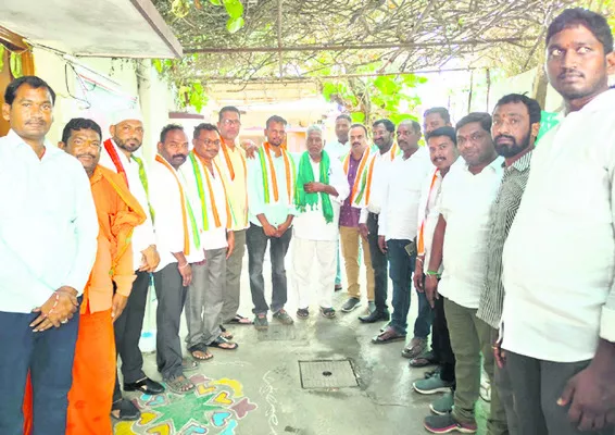 రాయికల్‌: జీవన్‌రెడ్డి సమక్షంలో కాంగ్రెస్‌లో చేరిన ఆర్‌ఎంపీలు - Sakshi