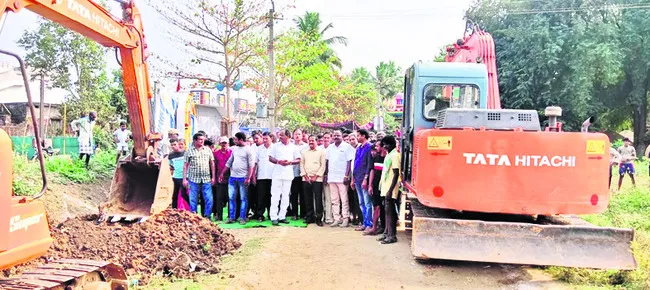 ఆ తారురోడ్డు నిర్మాణం.. వైఎస్సార్‌సీపీ పుణ్యమే 